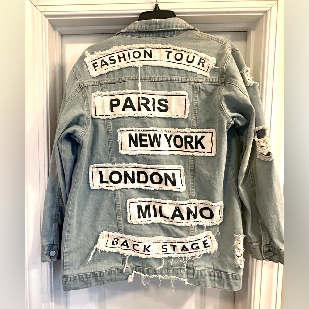 Making Statement Distressed Light Wash Denim Truk… - image 5